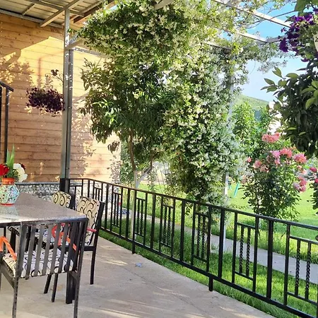 منزل ريفي Margjelo's Twin In The Garden شكودر