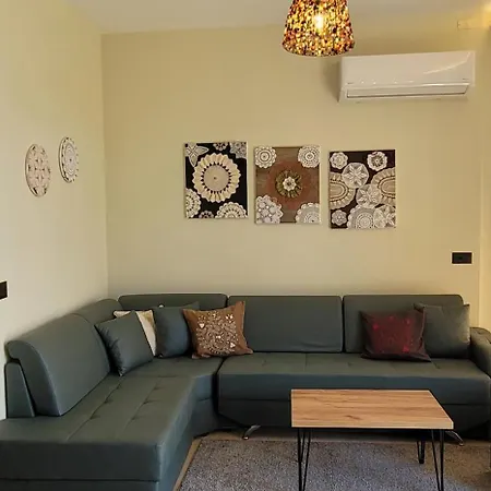 Margjelo's Twin In The Garden *