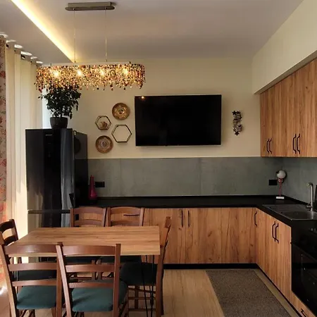 منزل ريفي Margjelo's Twin In The Garden