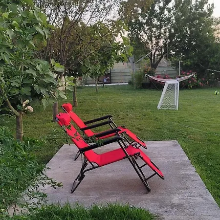 Margjelo's Twin In The Garden منزل ريفي *