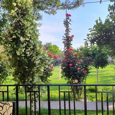 With Private Garden Country house *