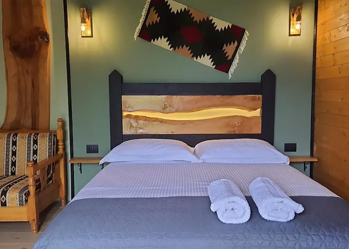 منزل ريفي Margjelo's Twin In The Garden *